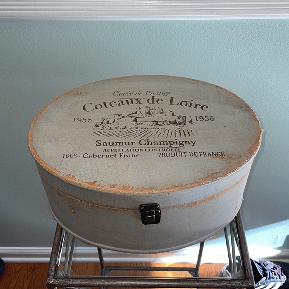 Nesting boxes - Picture 2 of 6